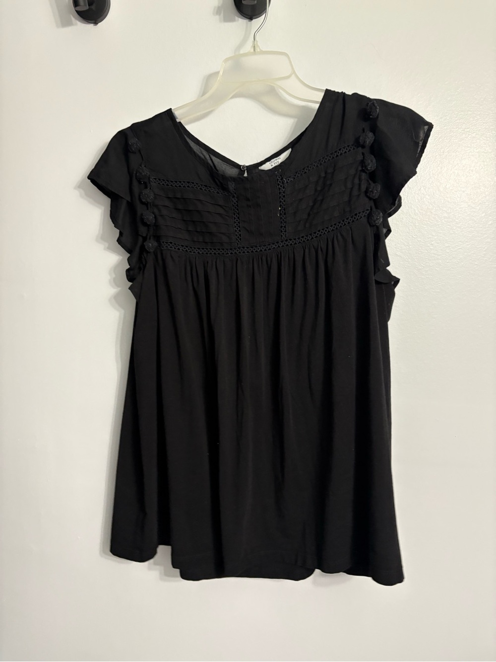 Crown &Ivy black flutter sleeve blouse Relaxed flowy Bohemian Pom-Pom’s 1X Top
